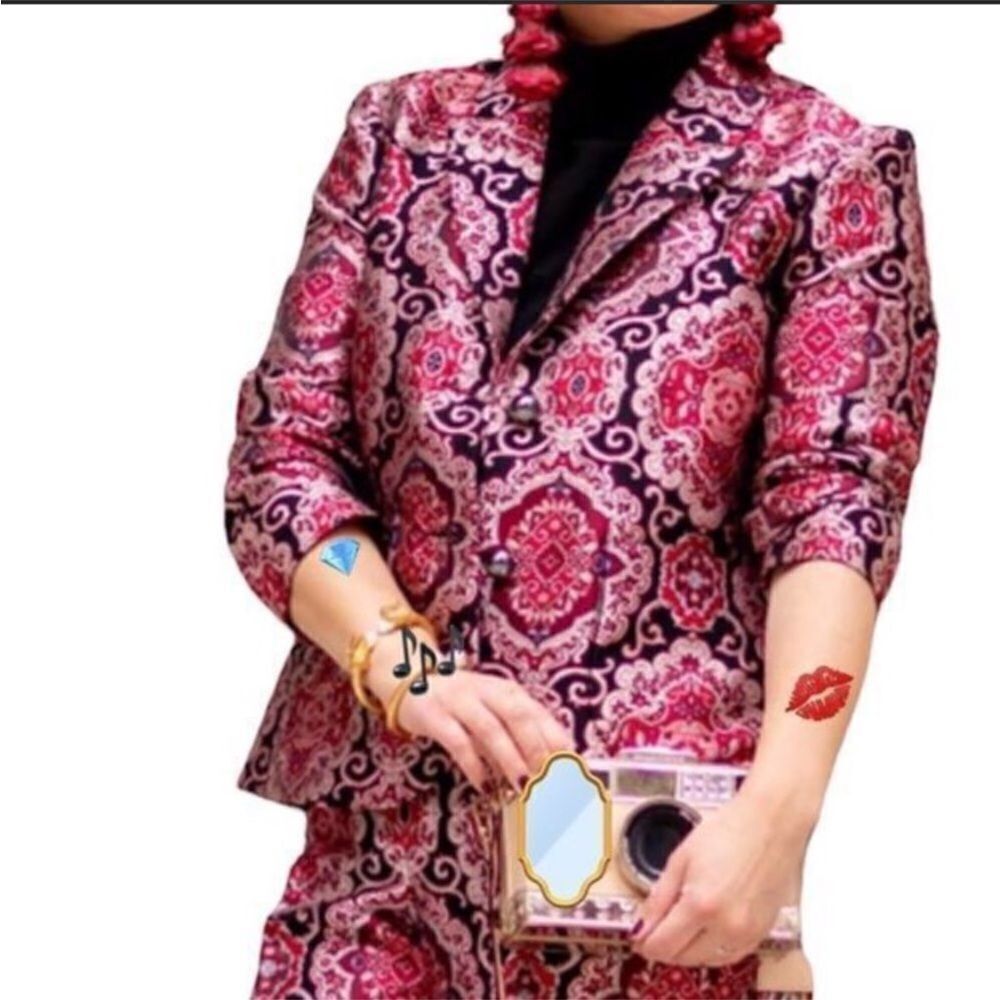 kate spade Red Runway Jacquard Medallion Blazer Good Condition
Size 2